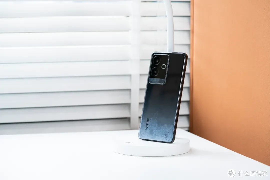 真我GT6测评:自带“AI外挂”的质价比旗舰